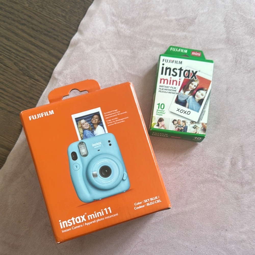 Fujifilm Instax Mini 11 Instant Camera - Sky Blue